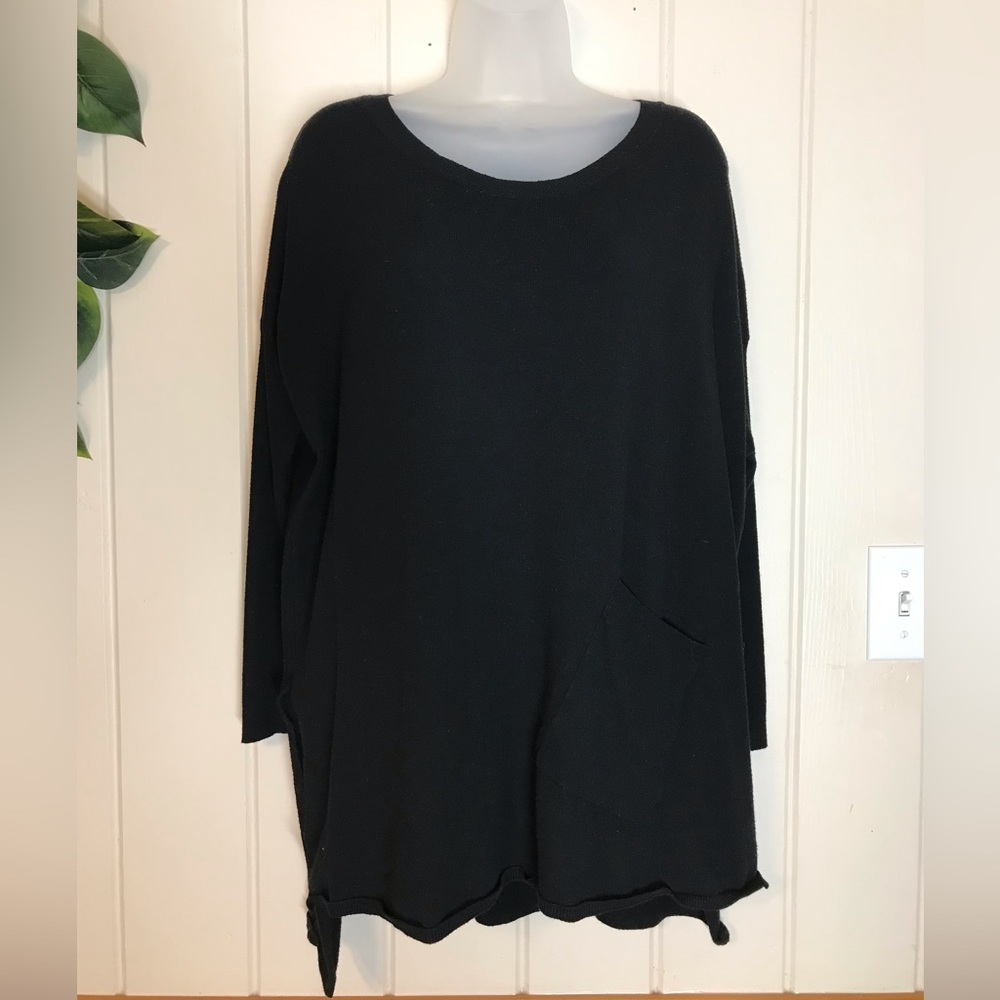Debut Oversize LS Black Sweater Top
Size Small - Medium 
One front pocket